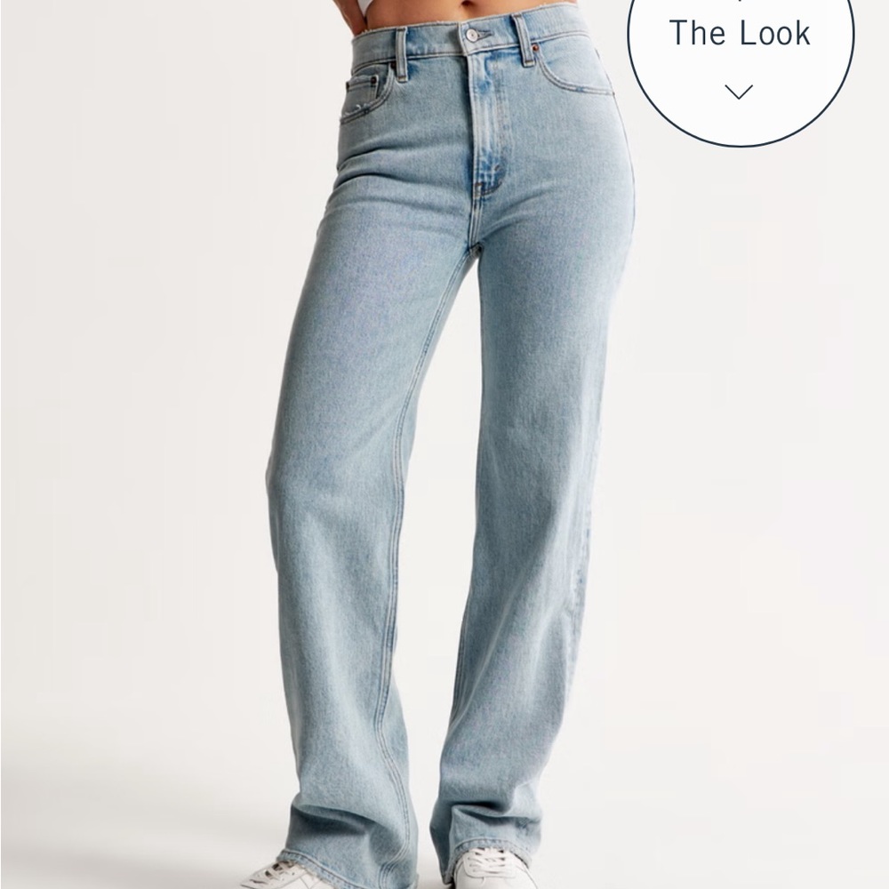 Abercrombie & Fitch 90s Relaxed High-Rise Jeans in Light Wash (Curve Love)